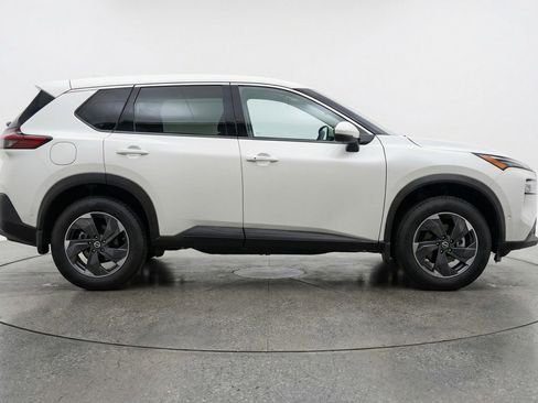 Used 2025 Nissan Rogue SV image 11