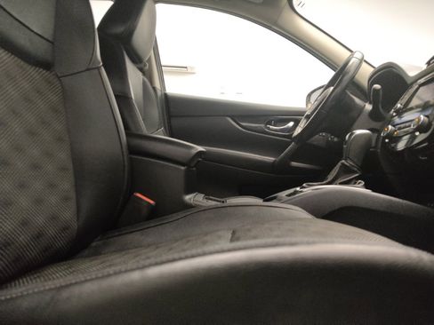 Used 2021 Nissan Rogue Sport SV w/ Technology Package FWD image 21
