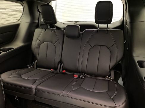 New 2026 Chrysler Pacifica Select image 17