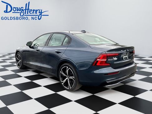 Used 2024 Volvo S60 B5 Core image 3