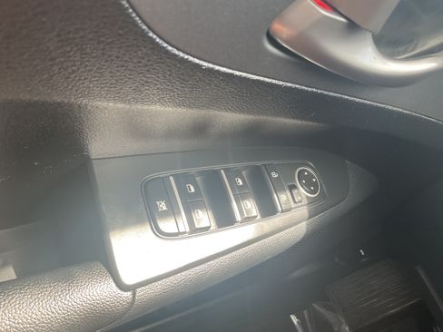 Used 2020 Kia Forte LXS FWD image 16
