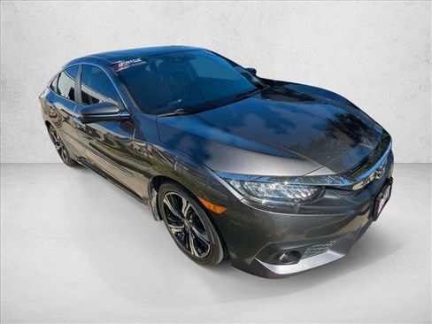 Used 2018 Honda Civic Touring image 3