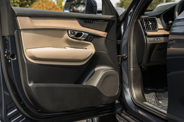 New 2026 Volvo XC90 T8 Ultra w/ Protection Package Premier AWD/4WD image 40