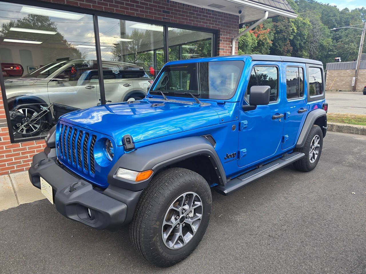 Used 2024 Jeep Wrangler Unlimited Sport AWD/4WD image 1