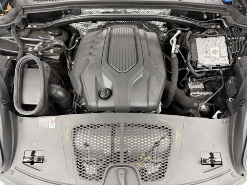 Certified 2025 Porsche Macan image 60