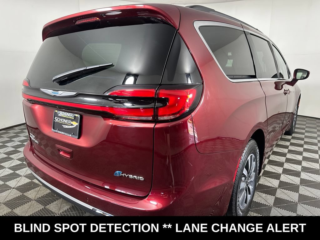 Used 2021 Chrysler Pacifica Touring w/ Cold Weather Group FWD image 5