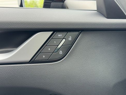 Used 2025 Porsche 911 Carrera image 18