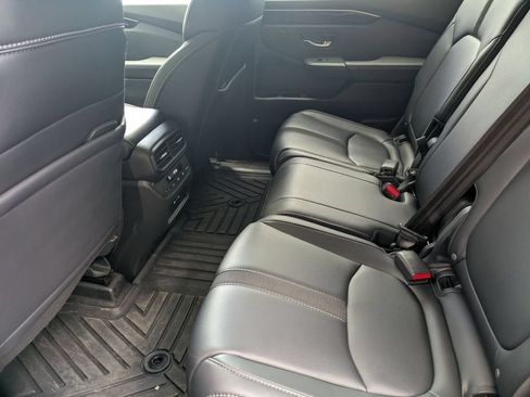 Used 2024 Honda Pilot Touring image 21