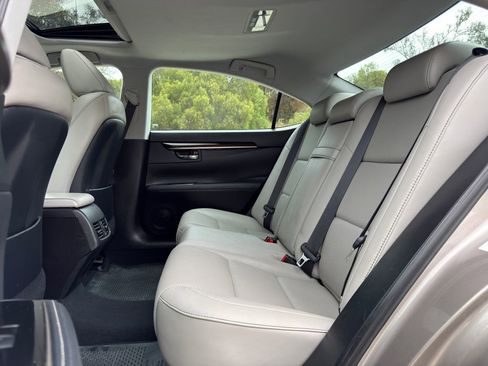 Used 2017 Lexus ES 350 w/ Premium Package FWD image 15