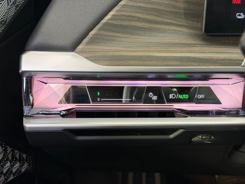 Used 2024 BMW i7 eDrive50 w/ M Sport Package RWD image 19