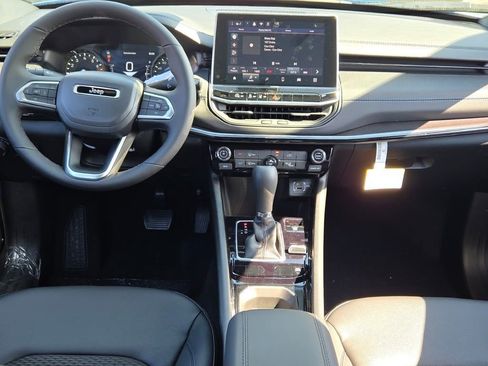 New 2026 Jeep Compass Latitude image 17