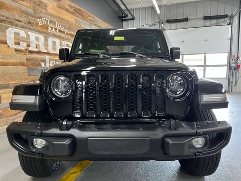Used 2023 Jeep Gladiator Sport AWD/4WD image 6