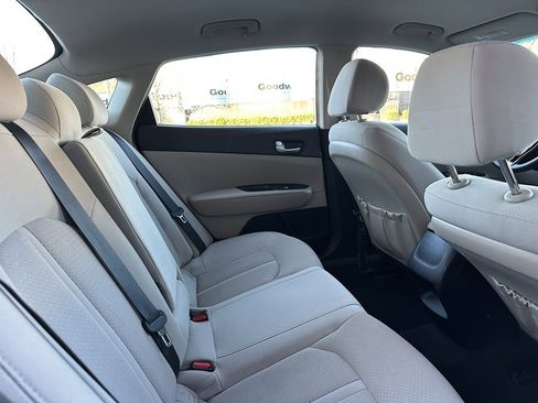 Used 2018 Kia Optima LX w/ 17" Alloy Wheels Package image 31