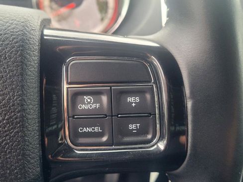 Used 2017 Dodge Grand Caravan SE FWD image 16