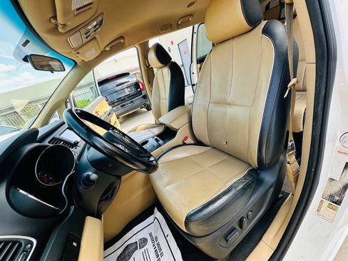 Used 2017 Kia Sedona LX w/ LX Essentials Premium Package FWD image 18