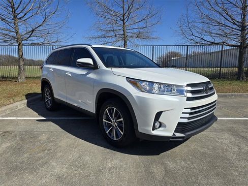 Used 2019 Toyota Highlander XLE image 8