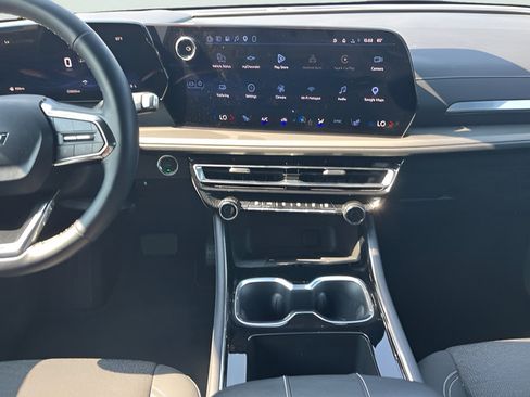 Used 2026 Chevrolet Traverse LT FWD image 25