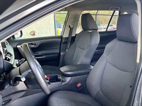 Used 2024 Toyota RAV4 XLE image 8
