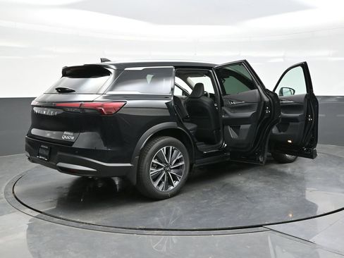 New 2026 INFINITI QX60 Luxe w/ Family Package image 42