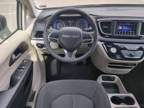 Used 2018 Chrysler Pacifica Touring w/ Security Group image 16