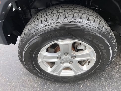 Used 2019 Jeep Wrangler Unlimited Sport S AWD/4WD image 11