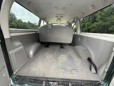 Used 2009 Ford E-150 and Econoline 150 Wagon RWD image 9