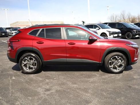 Used 2025 Chevrolet Trax LT image 4