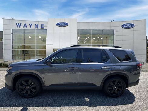 Used 2025 Honda Pilot Black Edition image 7