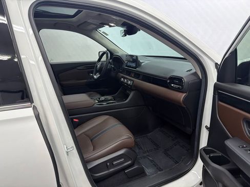 Used 2025 Honda Pilot Elite image 15