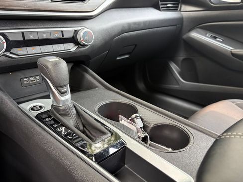 Used 2025 Nissan Altima 2.5 SV FWD image 40