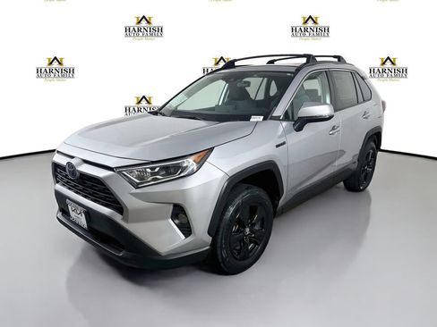 Used 2021 Toyota RAV4 XLE w/ Convenience Package AWD/4WD image 3