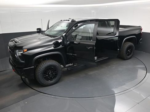 Used 2024 Chevrolet Silverado 2500 ZR2 w/ Technology Package image 20