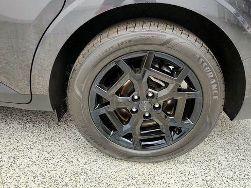 Used 2025 Kia Carnival SX w/ SX Dark Edition Package FWD image 7