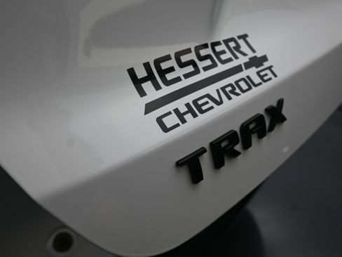 Certified 2025 Chevrolet Trax RS w/ Sunroof Package FWD image 32