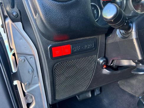 Used 2018 Jeep Wrangler Unlimited Rubicon AWD/4WD image 30