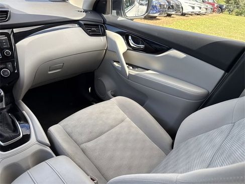 Certified 2021 Nissan Rogue Sport SV image 23