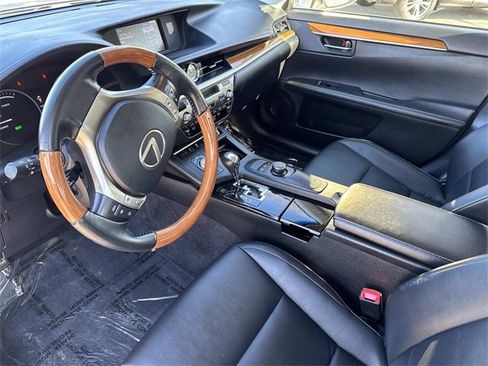 Used 2013 Lexus ES 300h image 21