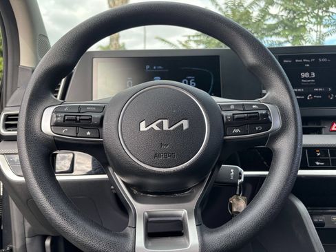 Used 2025 Kia Sportage LX FWD image 27