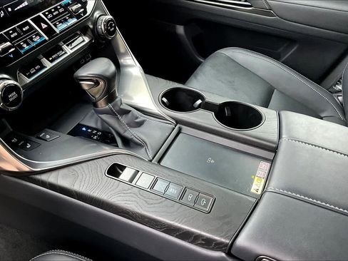 Used 2024 Lexus LX 600 4WD w/ Luxury Package image 17