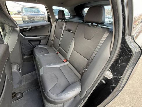 Used 2016 Volvo XC60 T5 w/ Proximity Package FWD image 9