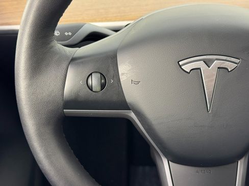 Used 2023 Tesla Model Y Long Range image 19