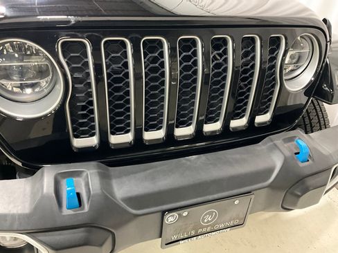 Used 2022 Jeep Wrangler Unlimited Sahara w/ Cold Weather Group AWD/4WD image 27