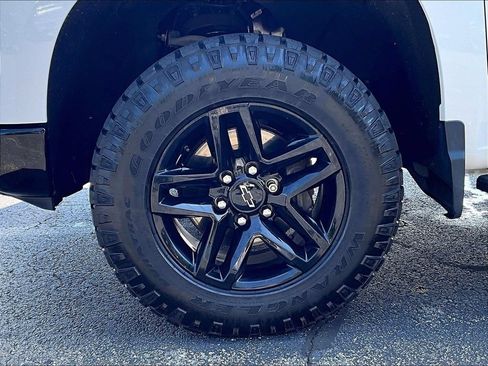 Used 2022 Chevrolet Silverado 1500 LT Trail Boss w/ LT Trail Boss Premium Package AWD/4WD image 7