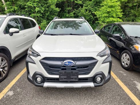Used 2025 Subaru Outback Limited AWD/4WD image 2
