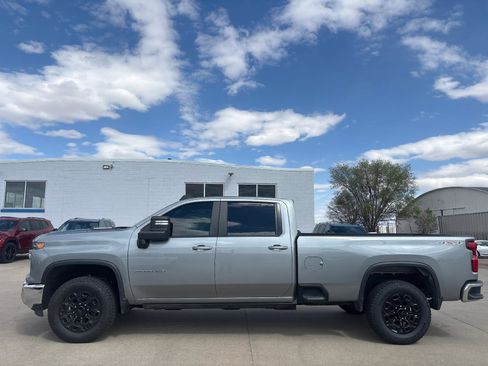 Used 2025 Chevrolet Silverado 2500 LT w/ Safety Package AWD/4WD image 2