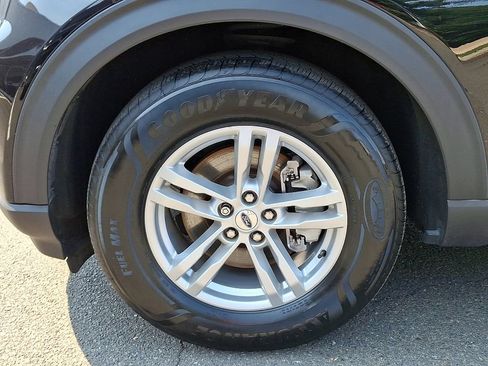 Used 2023 Ford Explorer XLT AWD/4WD image 12