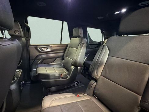Used 2022 Chevrolet Tahoe Z71 w/ Luxury Package AWD/4WD image 23