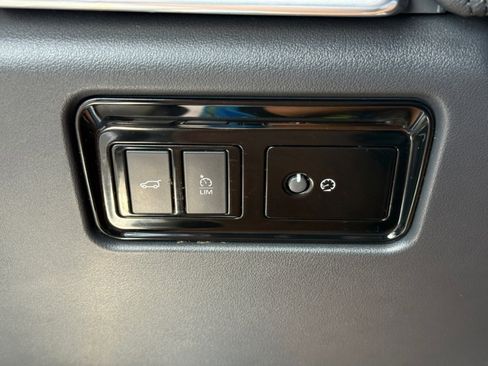 Used 2020 Jaguar F-PACE Prestige image 35