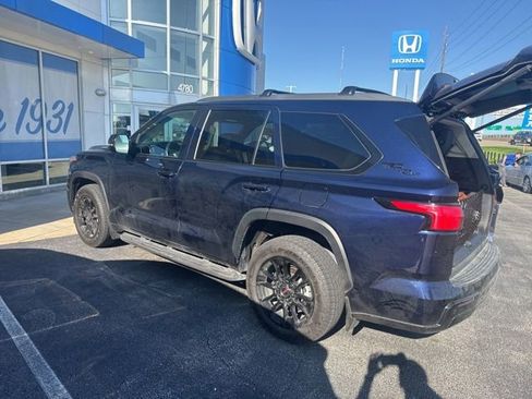 Used 2024 Toyota Sequoia Limited w/ TRD Off-Road Package AWD/4WD image 14