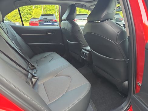 Used 2024 Toyota Camry XSE FWD image 11
